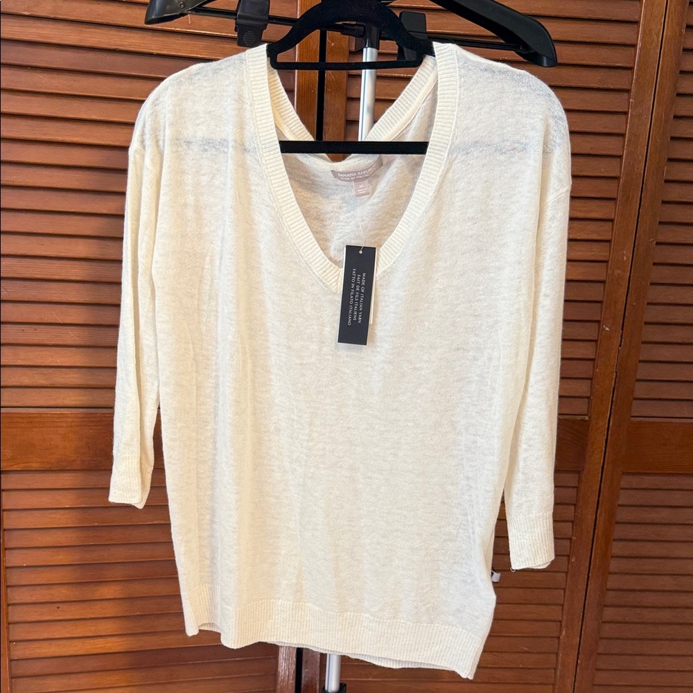 Banana Republic Cream V-Neck Lightweight Sweater Top